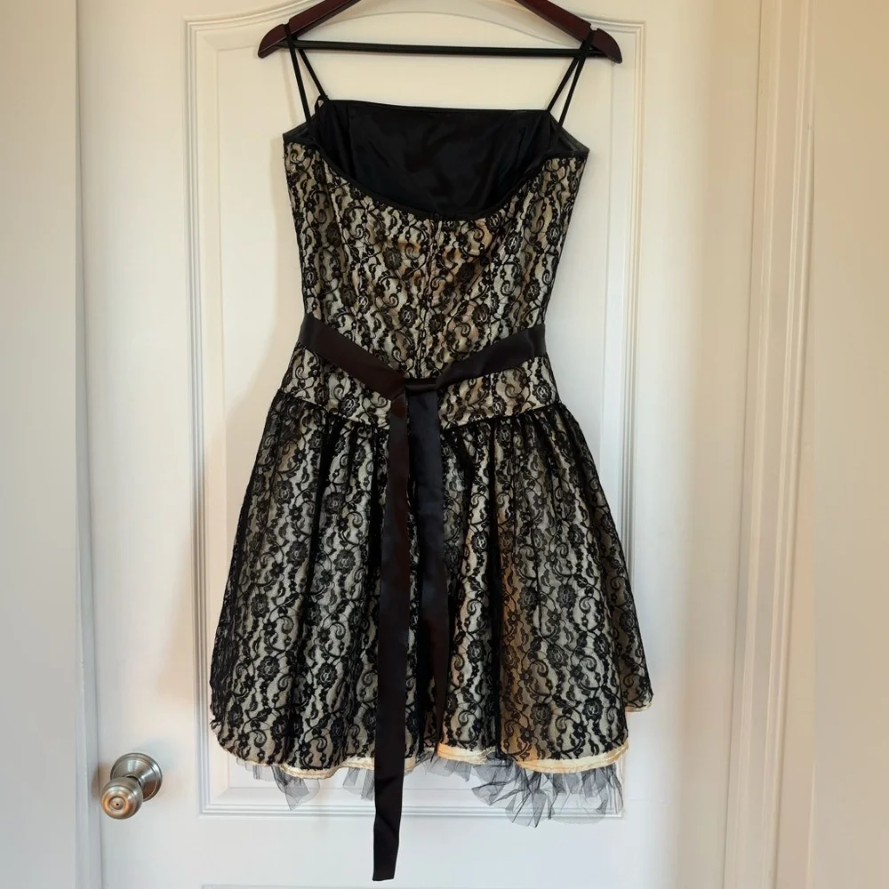 Women Dress Strapless - Picture 2 of 8
